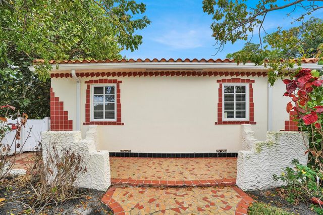 417 N 12th Avenue N, Lake Worth, FL 33460
