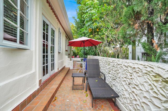 417 N 12th Avenue N, Lake Worth, FL 33460