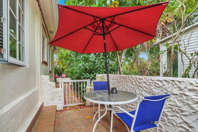 417 N 12th Avenue N, Lake Worth, FL 33460