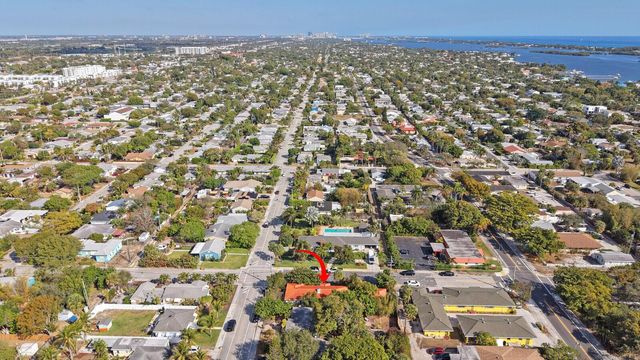 417 N 12th Avenue N, Lake Worth, FL 33460