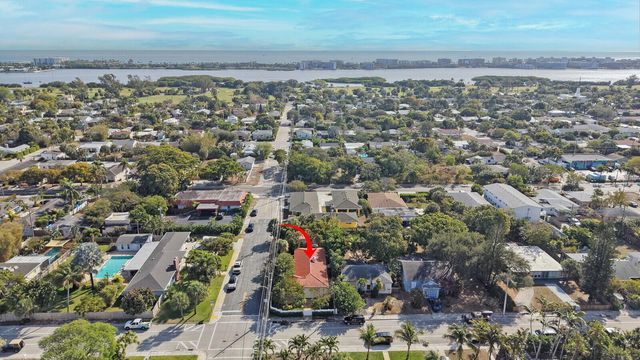 417 N 12th Avenue N, Lake Worth, FL 33460