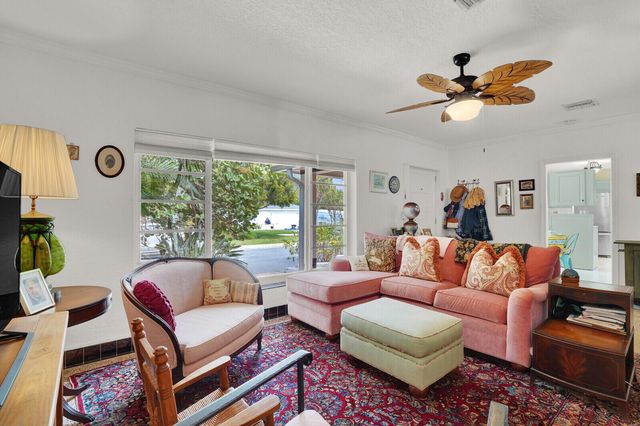 417 N 12th Avenue N, Lake Worth, FL 33460