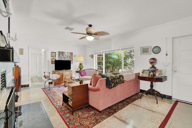 417 N 12th Avenue N, Lake Worth, FL 33460