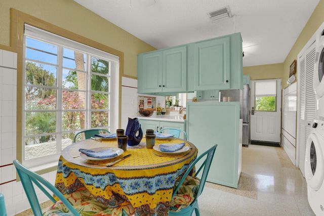 417 N 12th Avenue N, Lake Worth, FL 33460