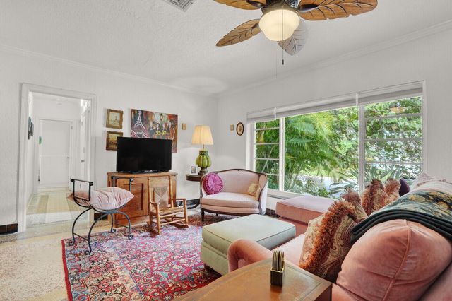 417 N 12th Avenue N, Lake Worth, FL 33460