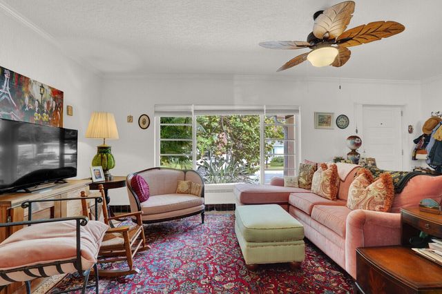 417 N 12th Avenue N, Lake Worth, FL 33460