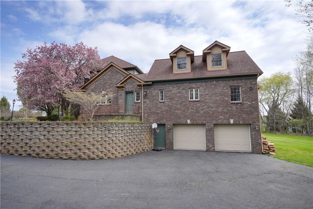 12 Shone Circle, Mendon, NY 14506