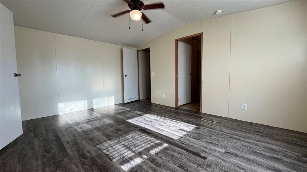 Image 10 of property listing at 1500 S Pine Circle, Guthrie, OK 73044