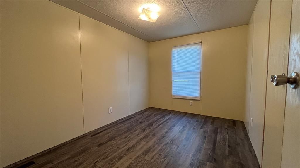 Image 13 of property listing at 1500 S Pine Circle, Guthrie, OK 73044