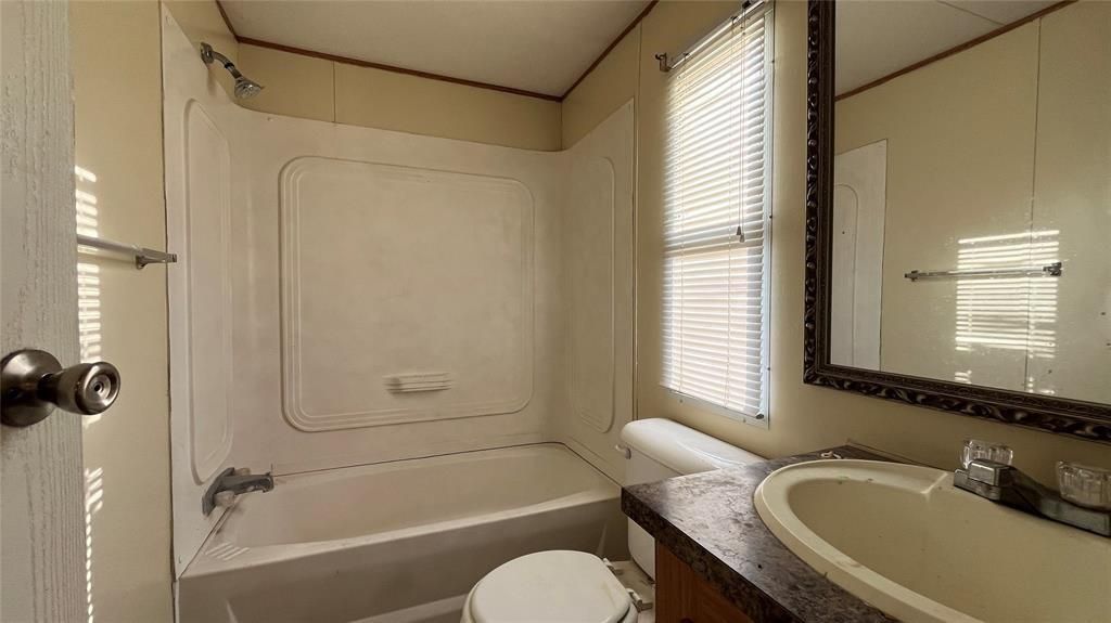Image 15 of property listing at 1500 S Pine Circle, Guthrie, OK 73044