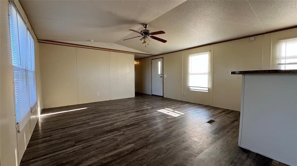 Image 3 of property listing at 1500 S Pine Circle, Guthrie, OK 73044