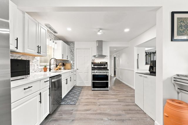 186 Andover St, North Andover, MA 01845