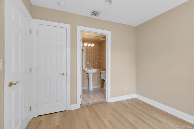 1118 Savoy Drive, Melville, NY 11747