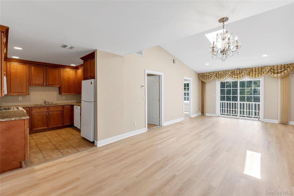 1118 Savoy Drive, Melville, NY 11747 — photo 3