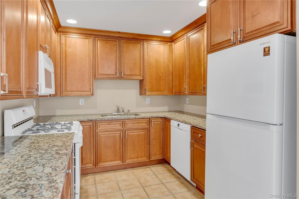 1118 Savoy Drive, Melville, NY 11747 — photo 5