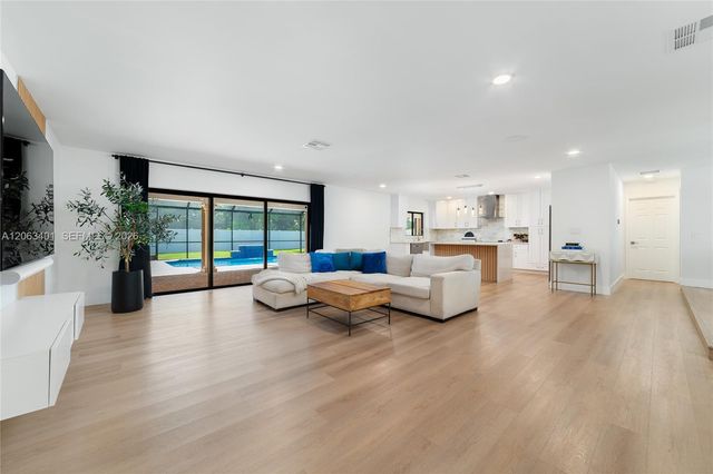 1520 SW 68th Avenue, Plantation, FL 33317