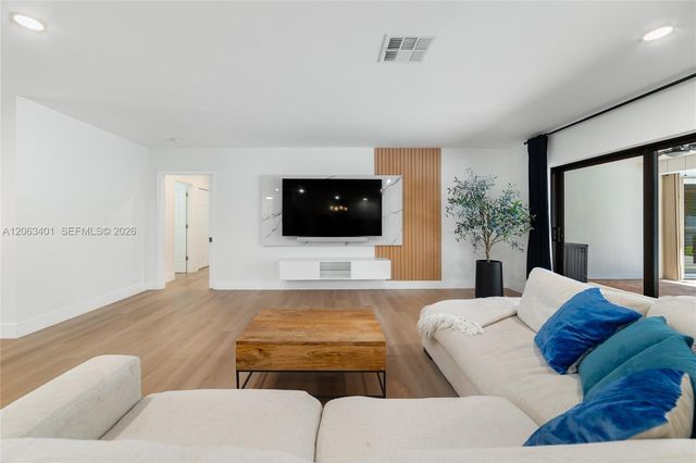 1520 SW 68th Avenue, Plantation, FL 33317