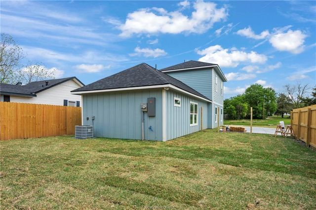 1400 W 18th Street, Bryan, TX 77803