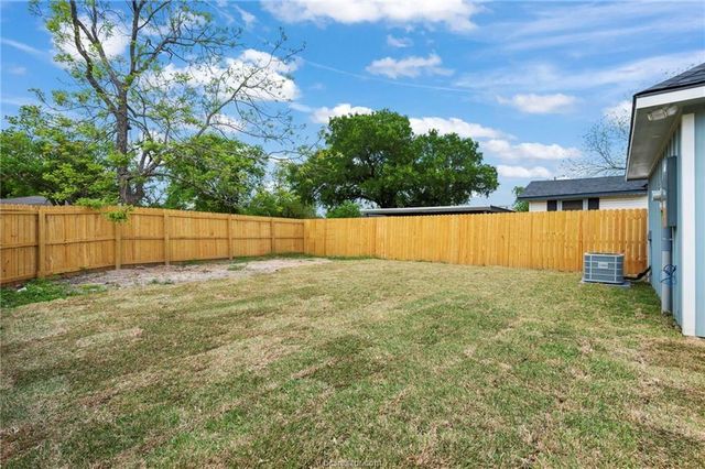 1400 W 18th Street, Bryan, TX 77803