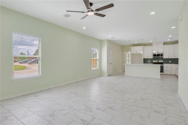 1400 W 18th Street, Bryan, TX 77803