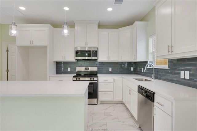 1400 W 18th Street, Bryan, TX 77803