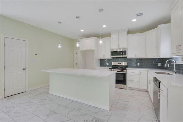 1400 W 18th Street, Bryan, TX 77803