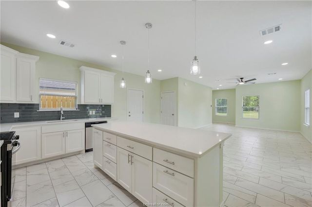 1400 W 18th Street, Bryan, TX 77803