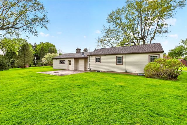 127 Creek Hill Lane, Penfield, NY 14625