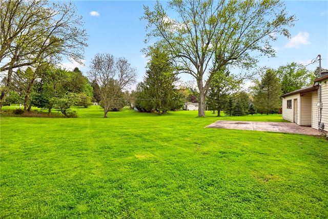 127 Creek Hill Lane, Penfield, NY 14625