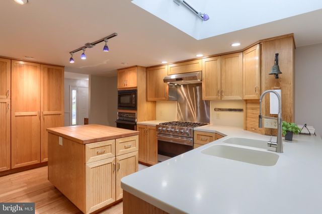 1142 PARK DR, Palmyra, PA 17078