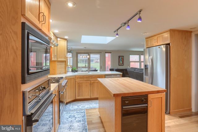 1142 PARK DR, Palmyra, PA 17078