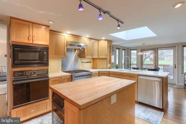 1142 PARK DR, Palmyra, PA 17078