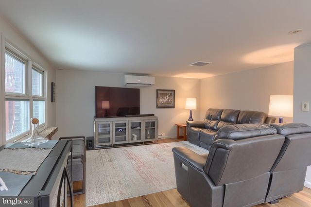 1142 PARK DR, Palmyra, PA 17078