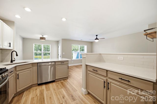11112 Saintsbury Place, Charlotte, NC 28270