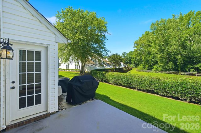 11112 Saintsbury Place, Charlotte, NC 28270