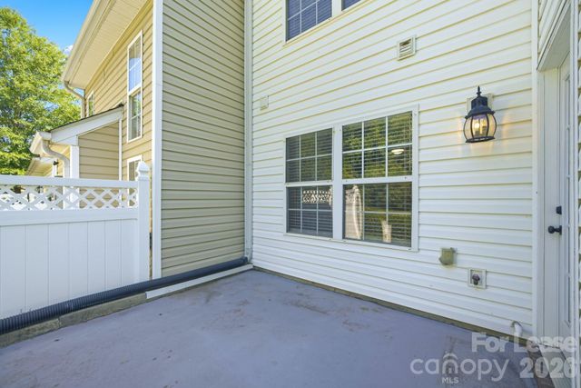 11112 Saintsbury Place, Charlotte, NC 28270
