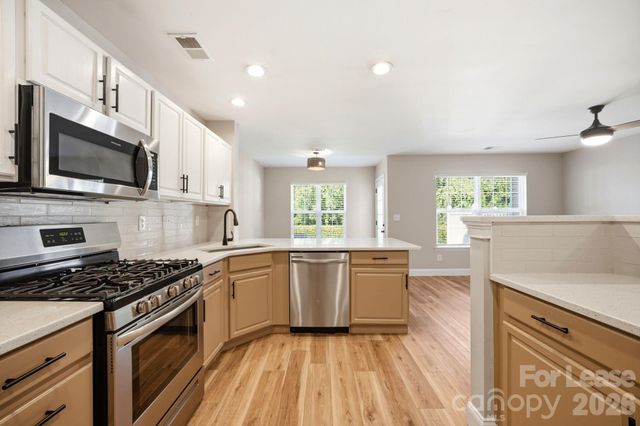 11112 Saintsbury Place, Charlotte, NC 28270
