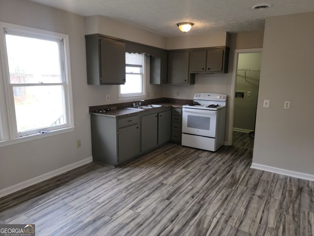 15 Greenview Drive, Mcdonough, GA 30253