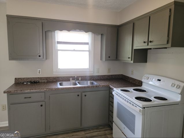 15 Greenview Drive, Mcdonough, GA 30253