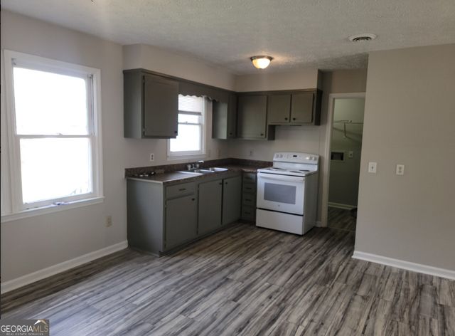 15 Greenview Drive, Mcdonough, GA 30253