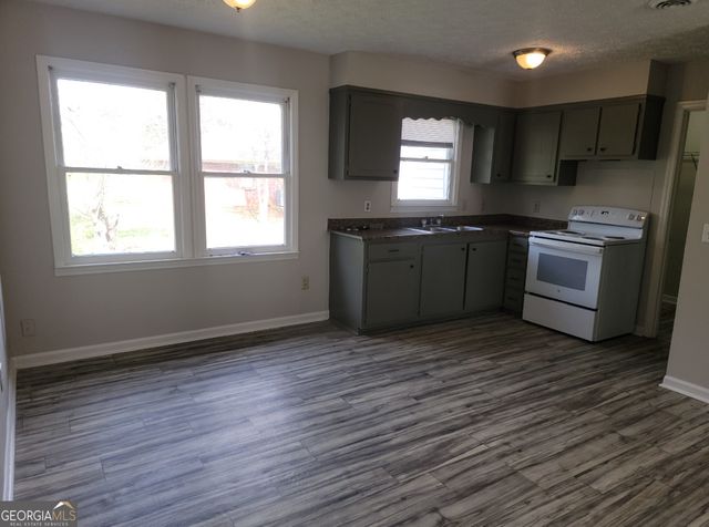 15 Greenview Drive, Mcdonough, GA 30253