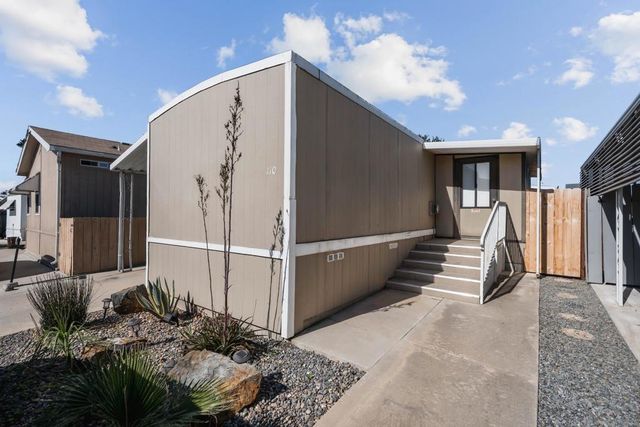 2750 WheatStone 110, San Diego, CA 92111