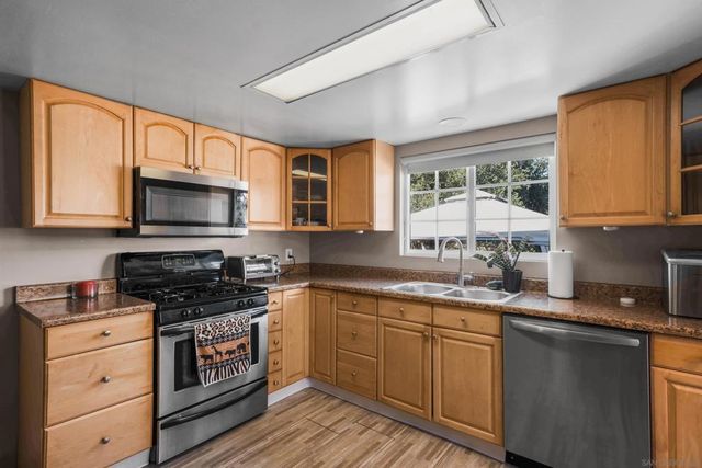 2750 WheatStone 110, San Diego, CA 92111