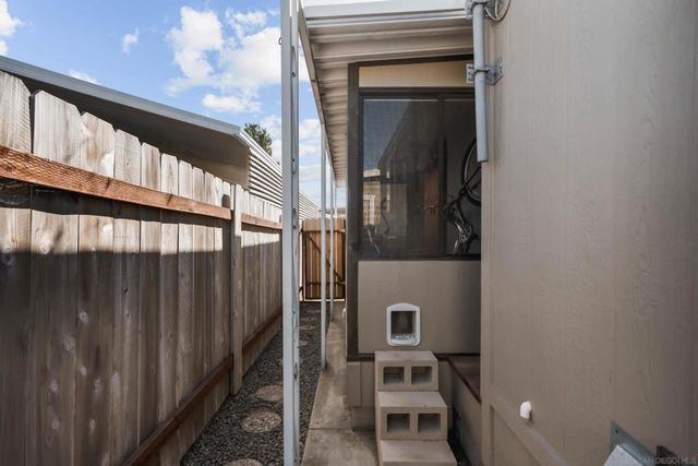 2750 WheatStone 110, San Diego, CA 92111