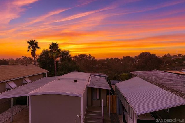 2750 WheatStone 110, San Diego, CA 92111