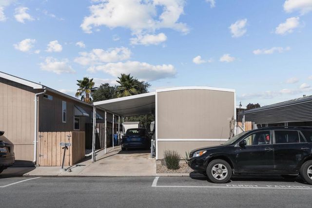 2750 WheatStone 110, San Diego, CA 92111