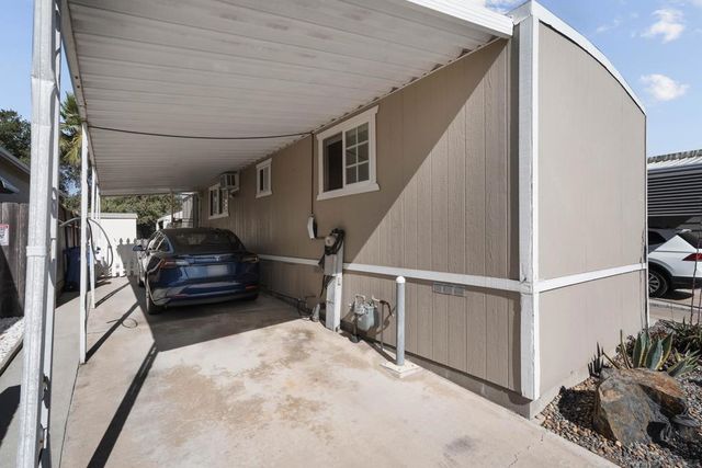 2750 WheatStone 110, San Diego, CA 92111