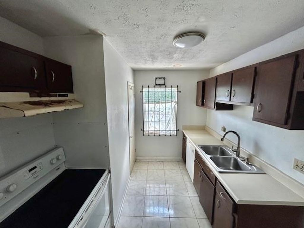 Image 4 of property listing at 2325 W Pensacola St Apt 161, Tallahassee, FL 32304