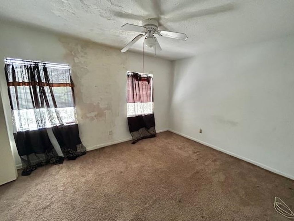 Image 7 of property listing at 2325 W Pensacola St Apt 161, Tallahassee, FL 32304
