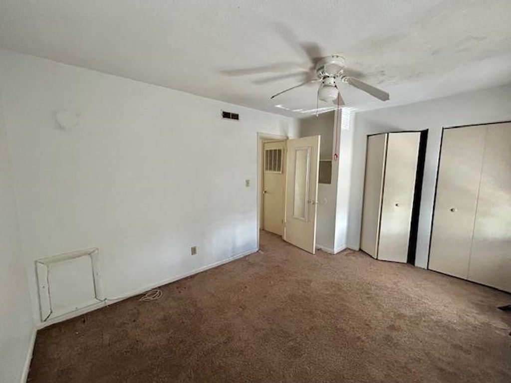 Image 8 of property listing at 2325 W Pensacola St Apt 161, Tallahassee, FL 32304